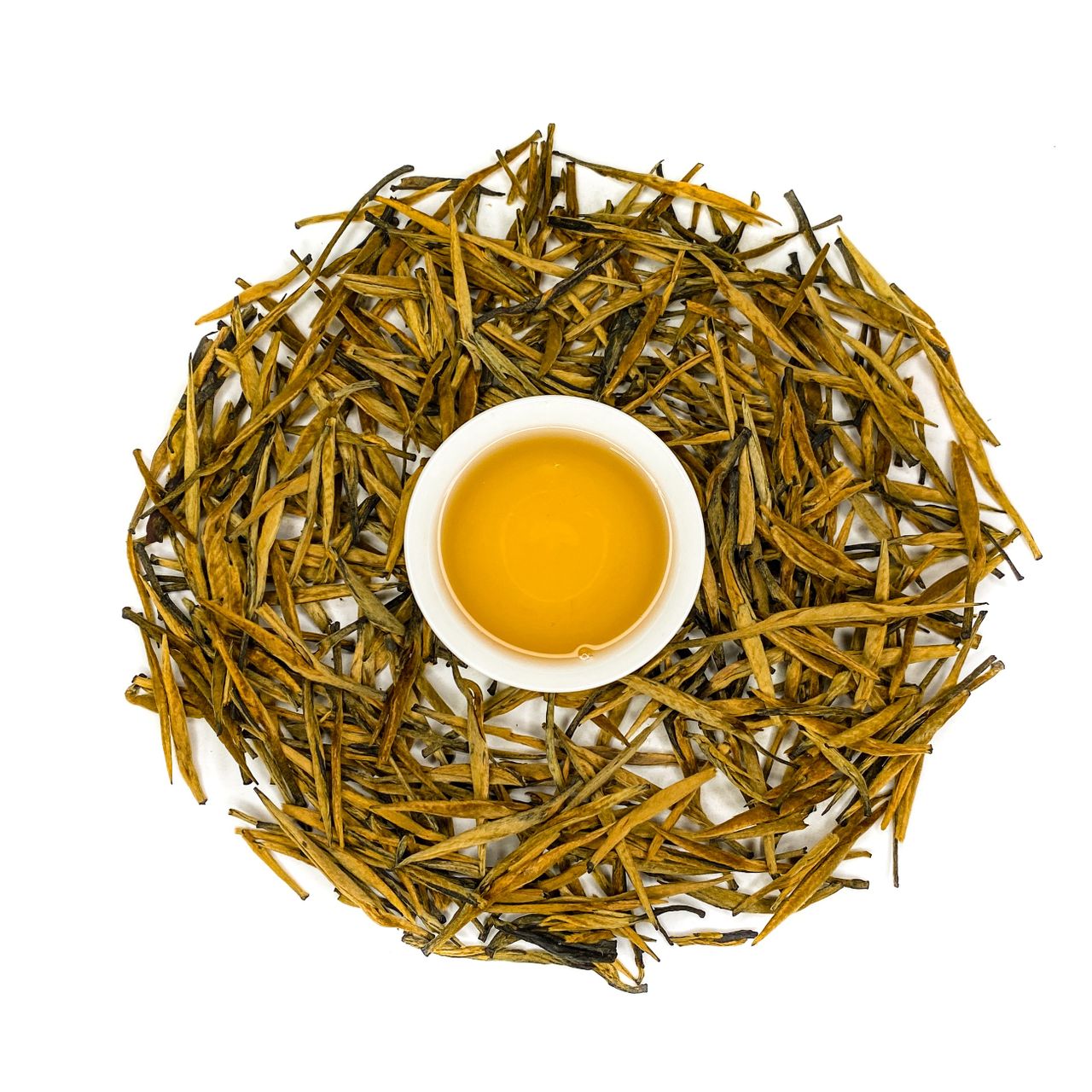 Дянь Хун золотые иглы. Золотые иглы чай. Китайский чай бодрящий. Бодрящий чай китайский в таблетках.